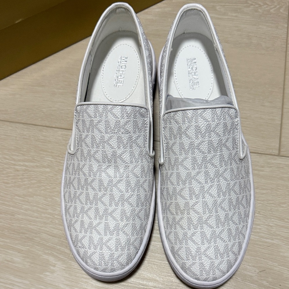 Michael Kors White Logo Slip-On Shoes NEW IN BOX - Picture 4 of 8
